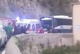 INCIDENTE AUTOBUS VICINO SALERNO 2