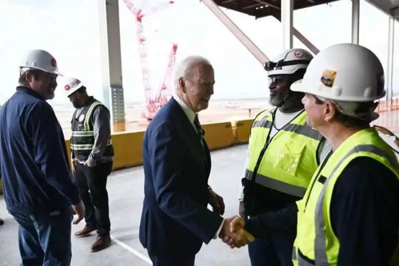 joe biden alla tsmc arizona 2