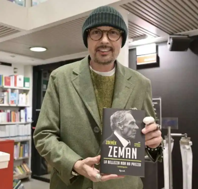 L ULTIMA APPARIZIONE IN PUBBLICO DI SINISA MIHAJLOVIC ALLA PRESENTAZIONE DEL LIBRO DI ZDENEK ZEMAN  