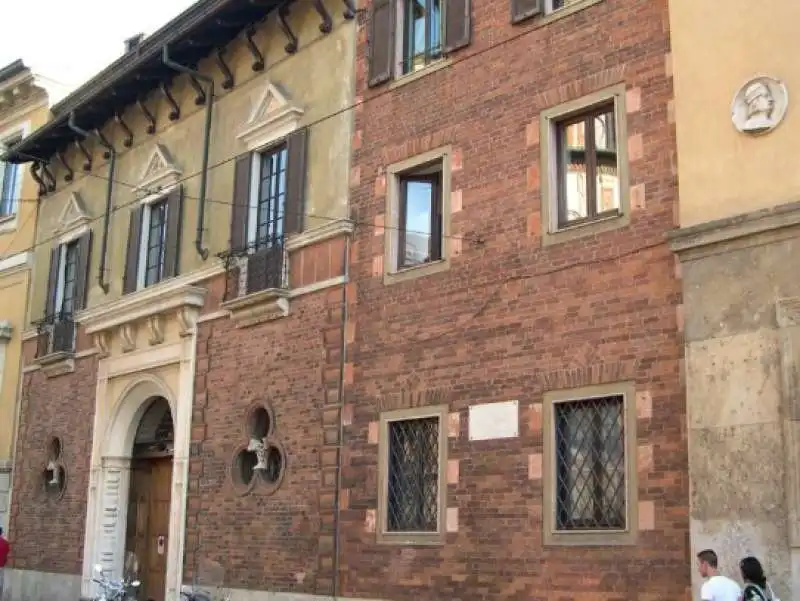 la casa degli atellani 13