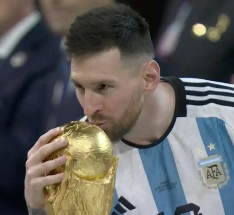 LEO MESSI