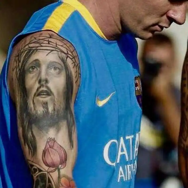 leo messi tatuaggio gesu