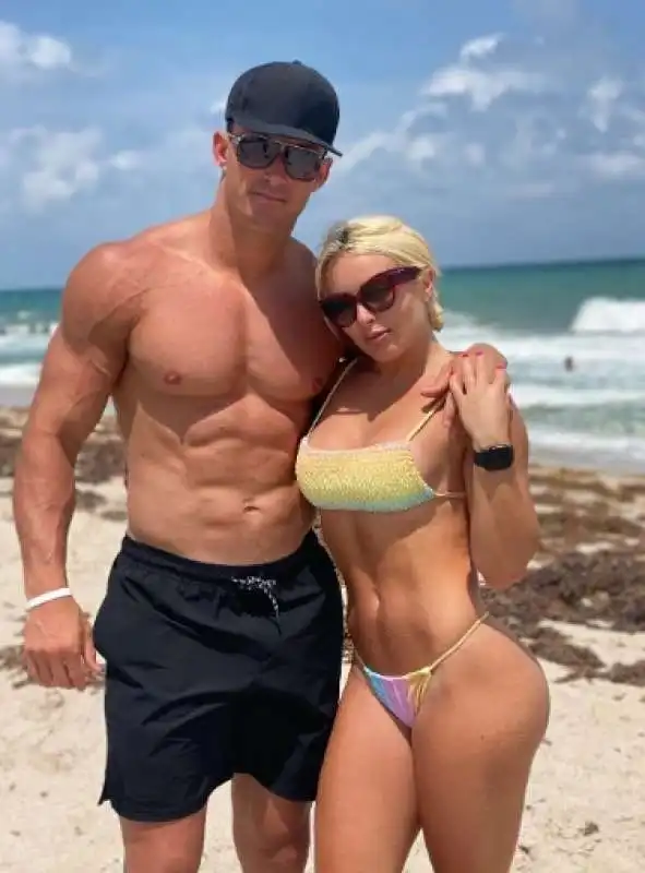 mandy rose Tino Sabbatelli