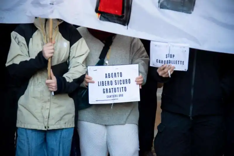 manifestazioni fuori dalla prima della scala 10