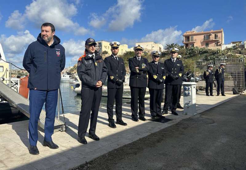 matteo salvini a lampedusa