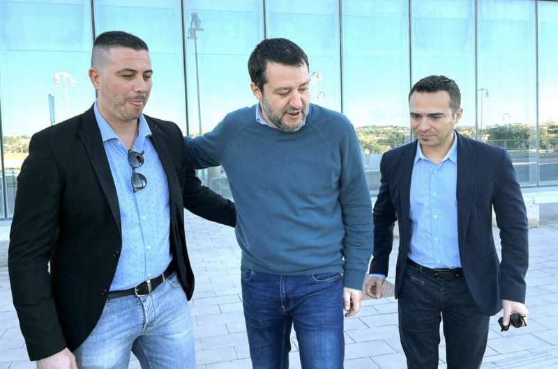 matteo salvini accolto a lampedusa dal sindaco filippo mannino e dal vice sindaco attilio lucia