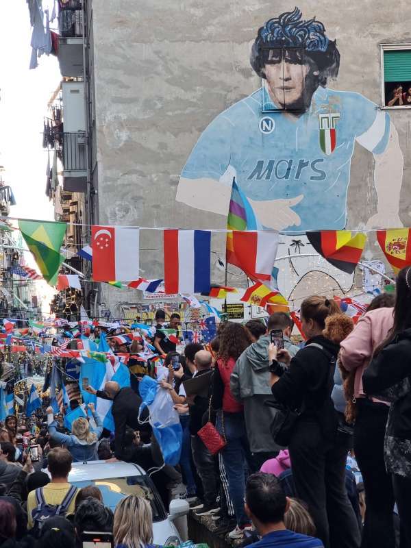 murale del d10s maradona ai quartieri spagnoli