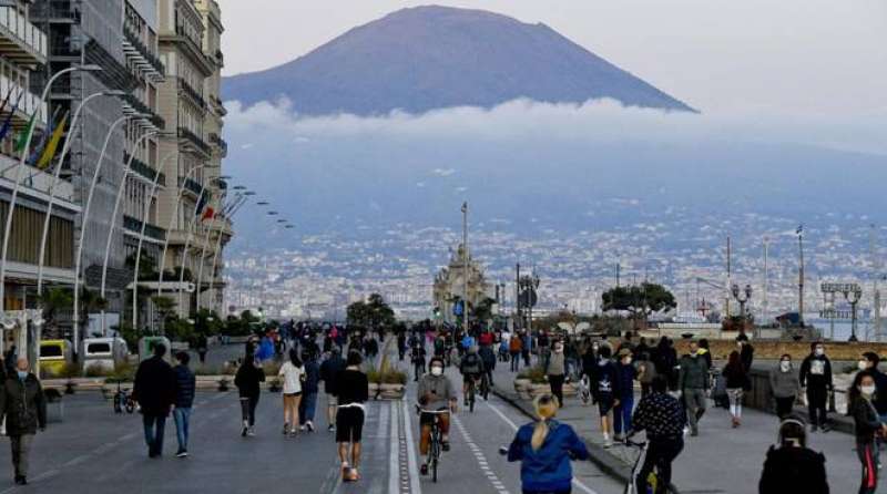 napoli lungomare caracciolo