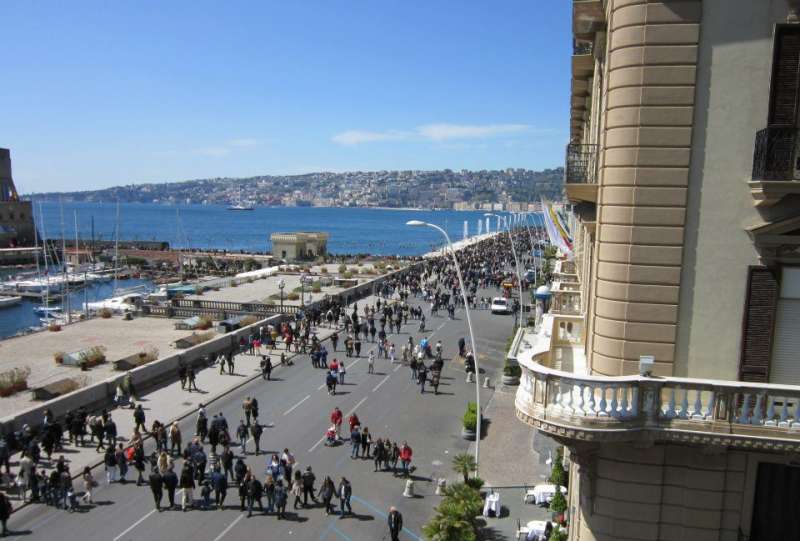 napoli lungomare caracciolo