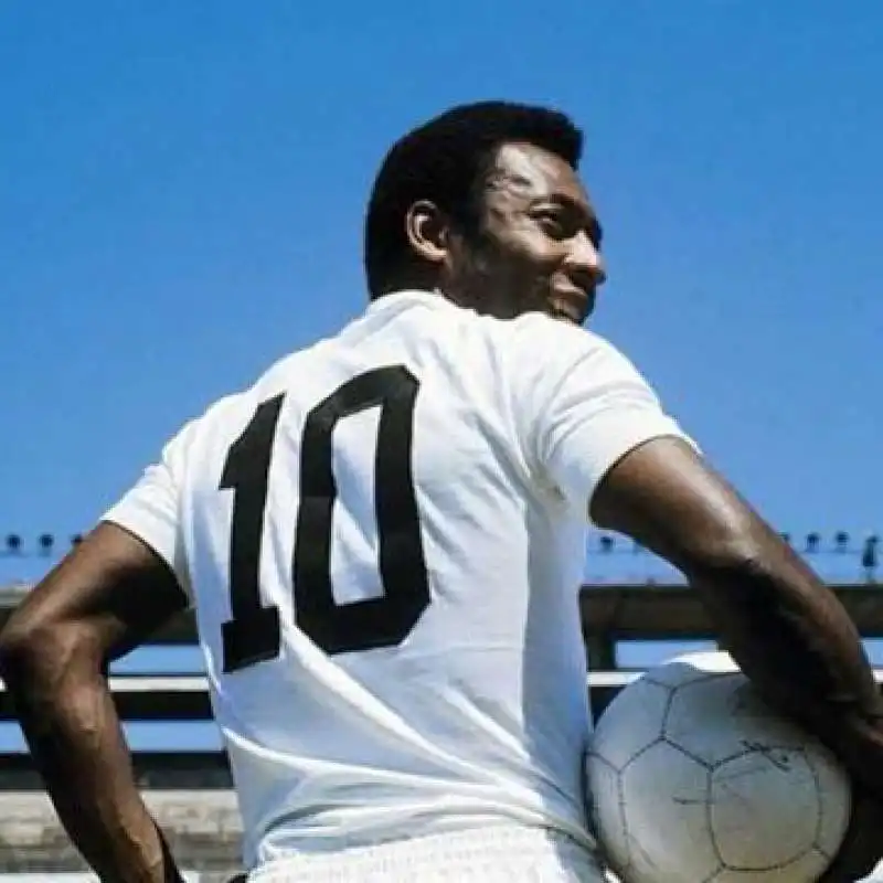 pele con la maglia del santos 2