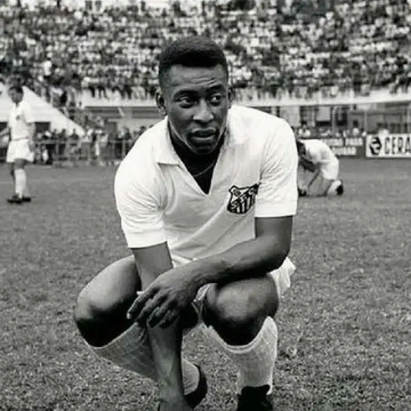 pele con la maglia del santos 3