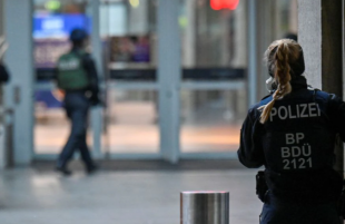 polizia tedesca al centro commericale di dresda 4