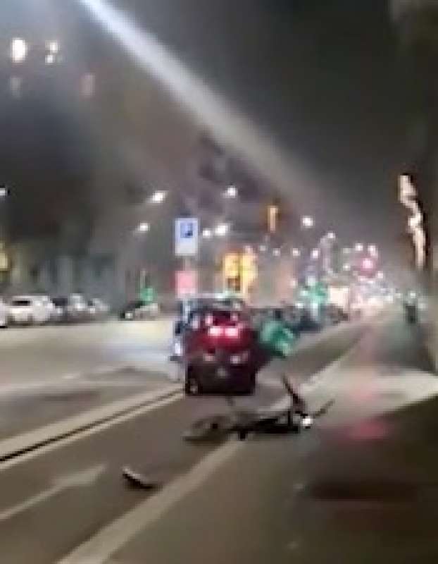 rider investito da una minicar a milano 5