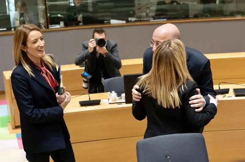 roberta metsola giorgia meloni charles michel  al consiglio europeo  