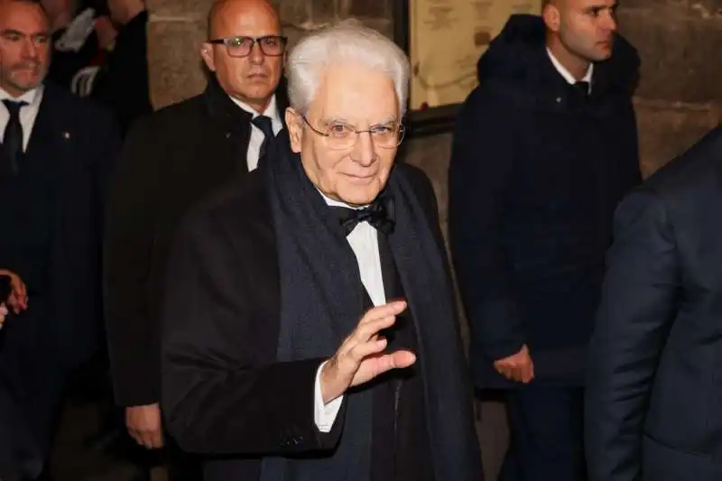 sergio mattarella arriva alla scala