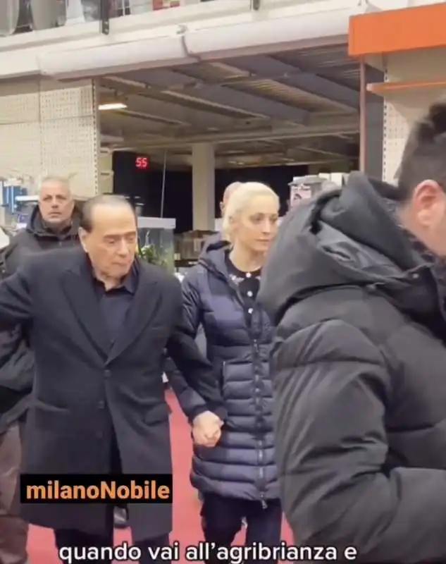 silvio berlusconi claudicante all agribrianza 8