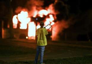 sostenitori di bolsonaro vs polizia a brasilia 4