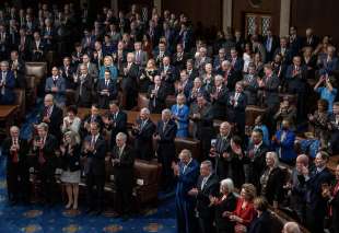 standing ovation del congresso per zelensky