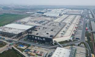 TESLA STABILIMENTO SHANGHAI