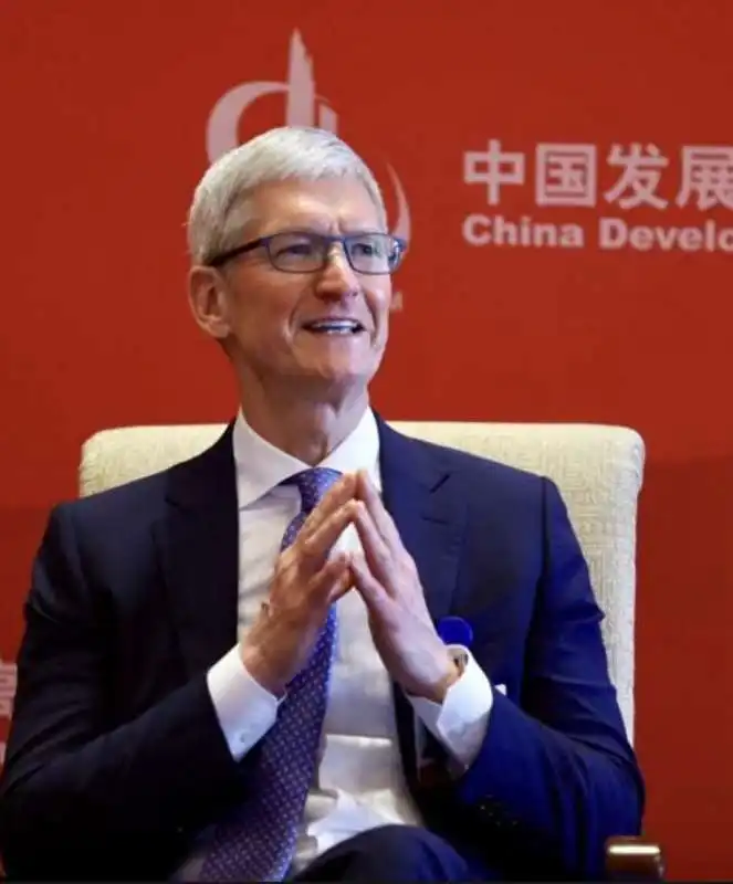 TIM COOK CINA 