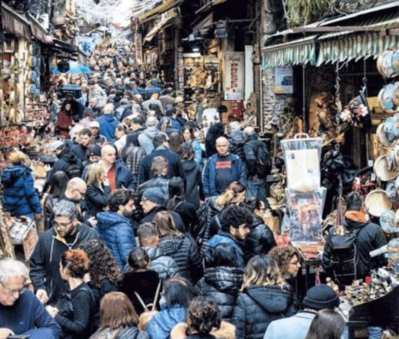 turisti a san gregorio armeno 1