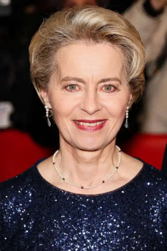 ursula von der leyen alla prima della  scala 2022   2