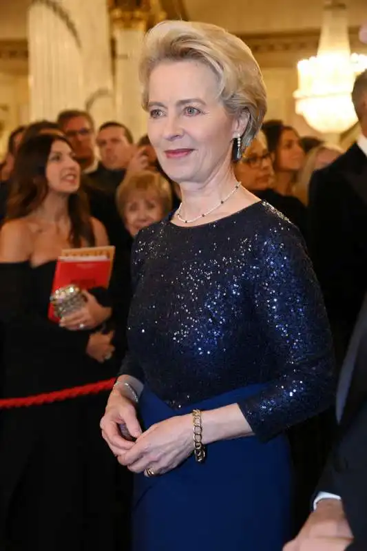 ursula von der leyen   prima della scala 2022 