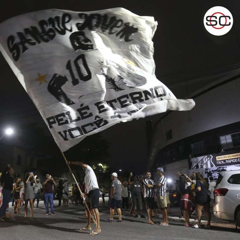 veglia nello stadio del santos per pele 1