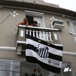 veglia nello stadio del santos per pele 6