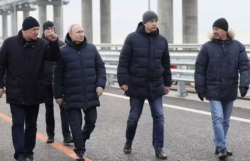 vladimir putin sul ponte di crimea   5 dicembre 2022