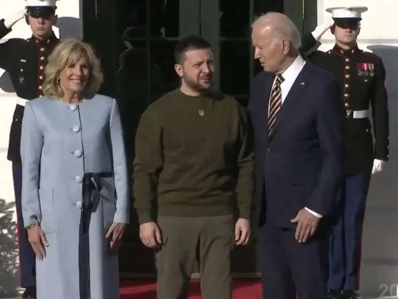 VOLODYMYR ZELENSKY ACCOLTO ALLA CASA BIANCA DA JOE E JILL BIDEN 