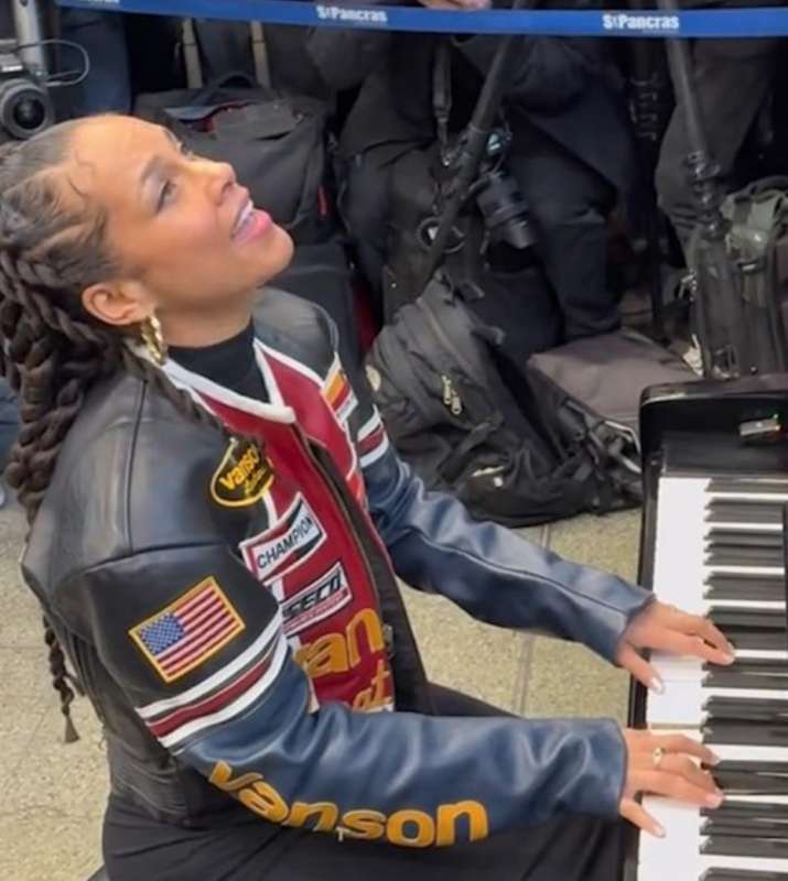 alicia keys e il concerto a sorpresa nella metropolitana di londra