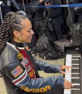 alicia keys e il concerto a sorpresa nella metropolitana di londra