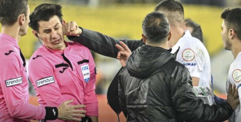 ANKARAGUCU - RIZESPOR - AGGREDITO L ARBITRO HALIL UMUT MELER