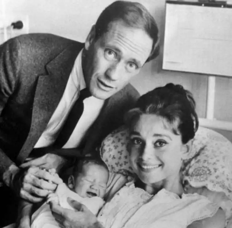 audrey hepburn con il primo marito mel ferrer alla nascita del figlio sean 