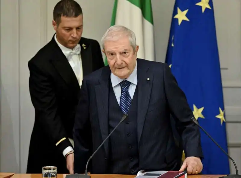 augusto barbera in conferenza stampa dopo l elezione a presidente della corte costituzionale   2