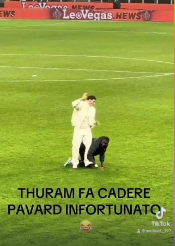 Benjamin Pavard e Marcus Thuram  