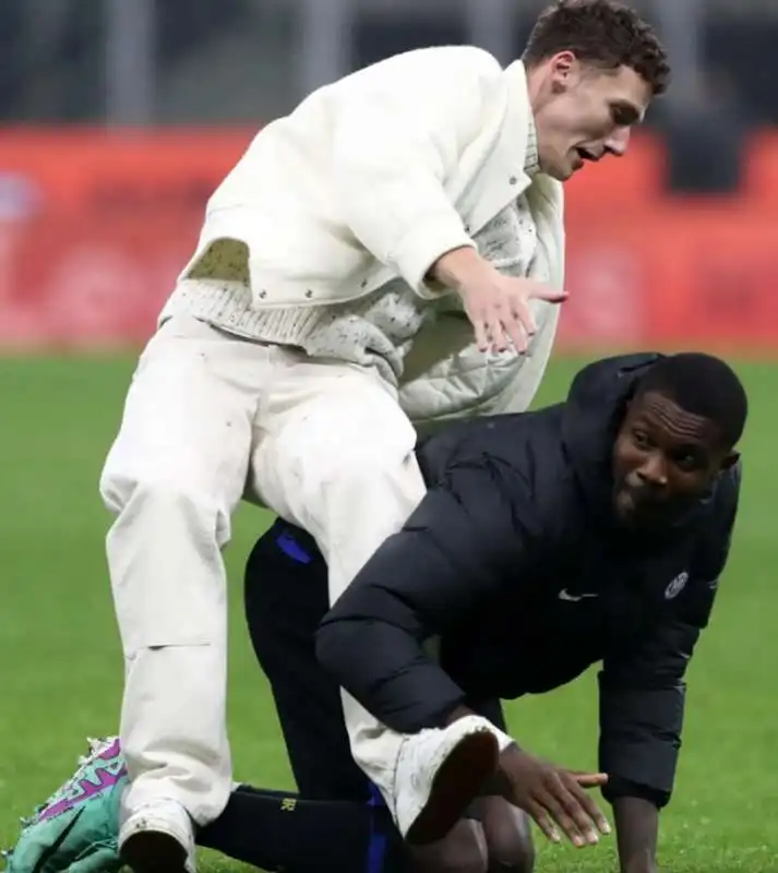 Benjamin Pavard e Marcus Thuram 