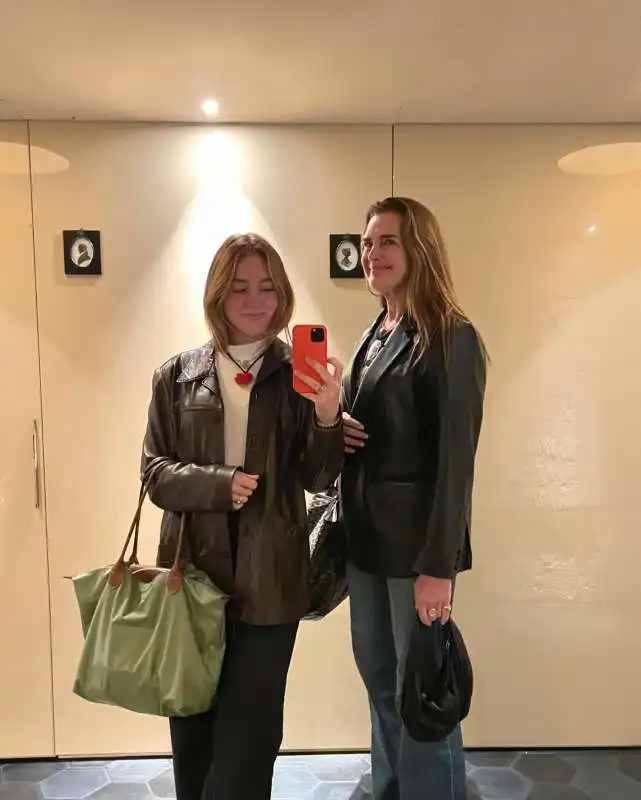 brooke shields in vacanza a firenze con la figlia   1