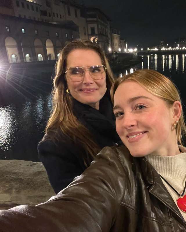 brooke shields in vacanza a firenze con la figlia