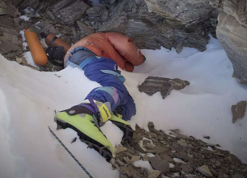 cadaveri sull everest 1