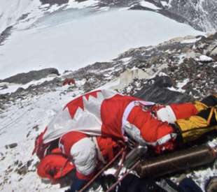 cadaveri sull everest 4