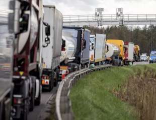 camion bloccati al confine tra polonia e ucraina 1