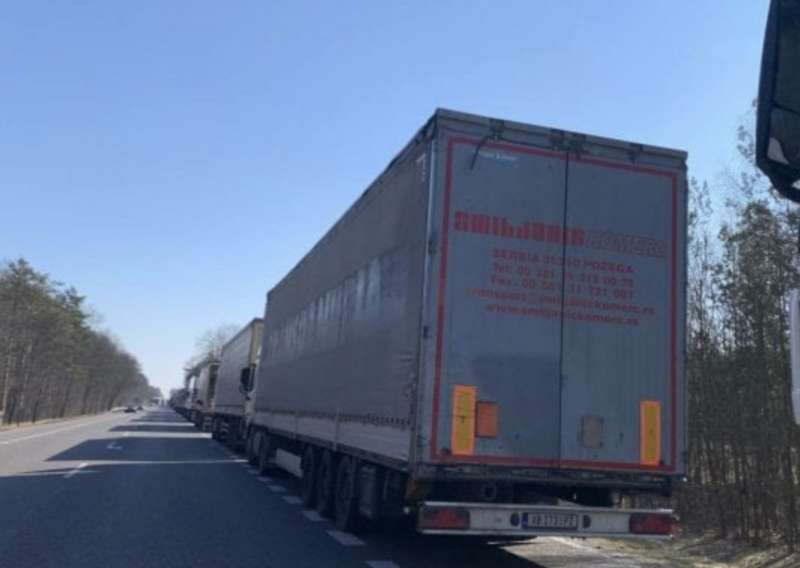 camion bloccati al confine tra polonia e ucraina 5