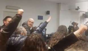 caos in aula dopo la sentenza di condanna di fiore e castellino 4