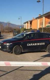 carabinieri fuori dalla casa di Vanessa Ballan