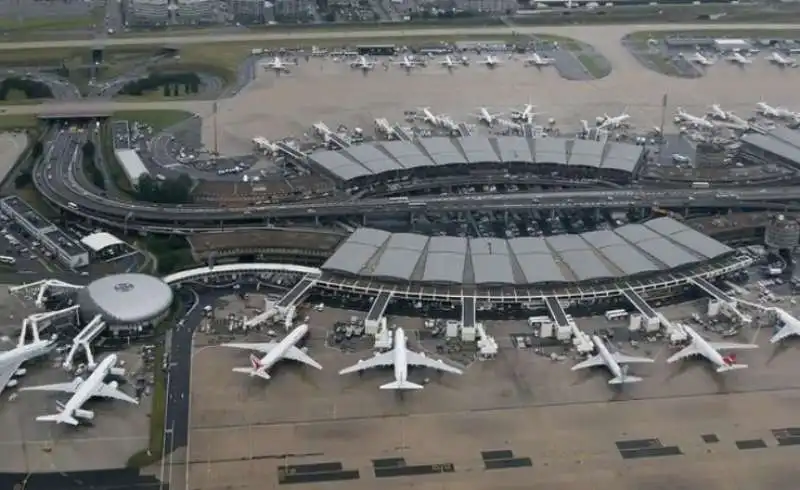 charles de gaulle airport a parigi 2