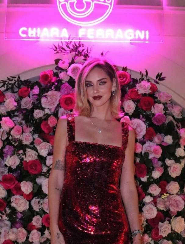 chiara ferragni nello store di roma