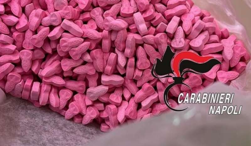 COCAINA ROSA SEQUESTRATA A NAPOLI