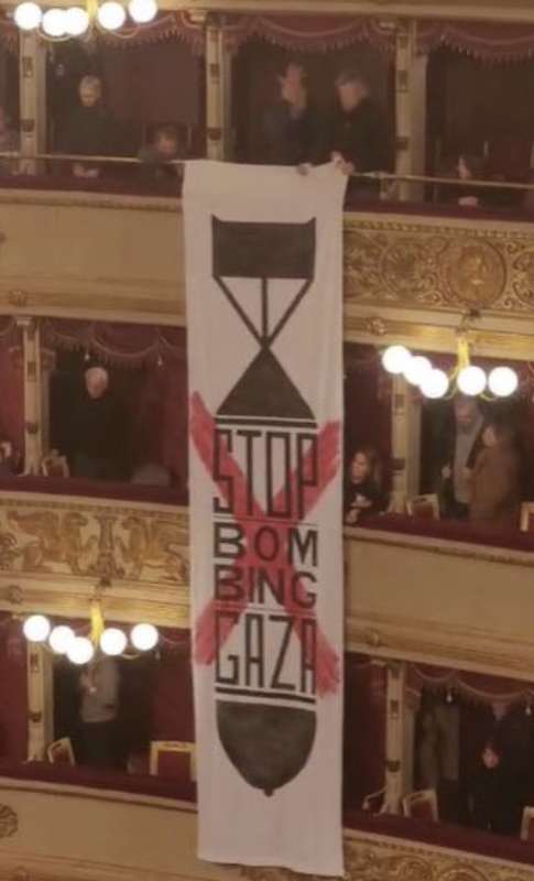 contestazione pro palestina alla scala di milano 1